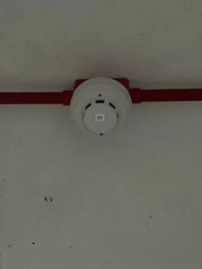 Instalação de sistema de prevenção contra incêndio em edificação — foto 10 de 11
