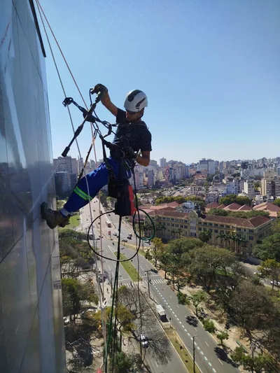 Fachada do Tribunal de Justiça do Rio Grande do Sul durante a lavagem técnica — foto 3 de 21