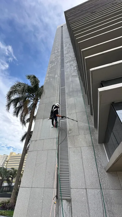 Fachada do Tribunal de Justiça do Rio Grande do Sul durante a lavagem técnica — foto 11 de 21