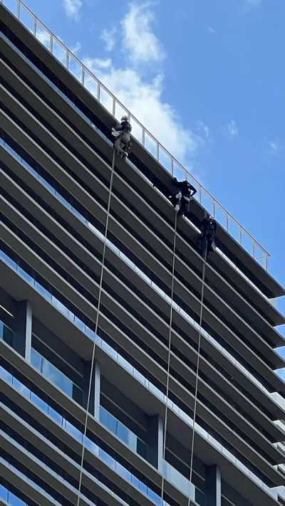 Fachada do Tribunal de Justiça do Rio Grande do Sul durante a lavagem técnica — foto 12 de 21