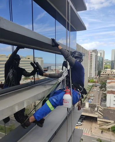 Fachada do Tribunal de Justiça do Rio Grande do Sul durante a lavagem técnica — foto 13 de 21