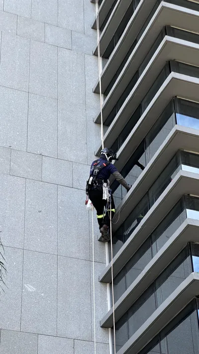Fachada do Tribunal de Justiça do Rio Grande do Sul durante a lavagem técnica — foto 14 de 21