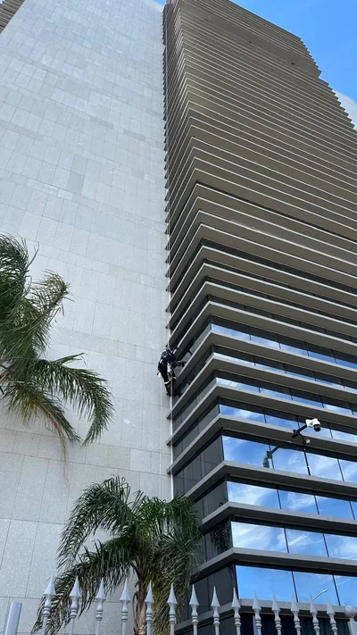 Fachada do Tribunal de Justiça do Rio Grande do Sul durante a lavagem técnica — foto 17 de 21