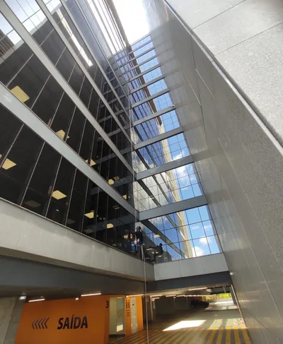 Fachada do Tribunal de Justiça do Rio Grande do Sul durante a lavagem técnica — foto 19 de 21