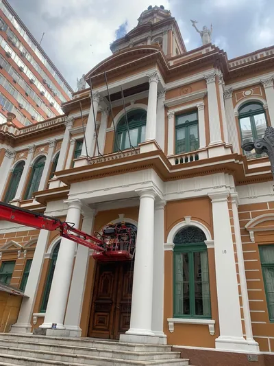 Prédio da Prefeitura de Porto Alegre durante a revitalização — foto 5 de 13